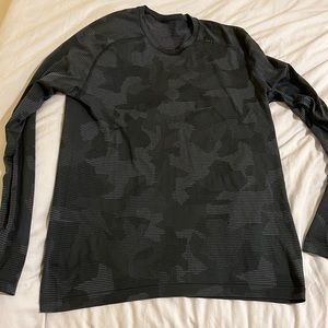 EUC black camo lululemon long sleeve